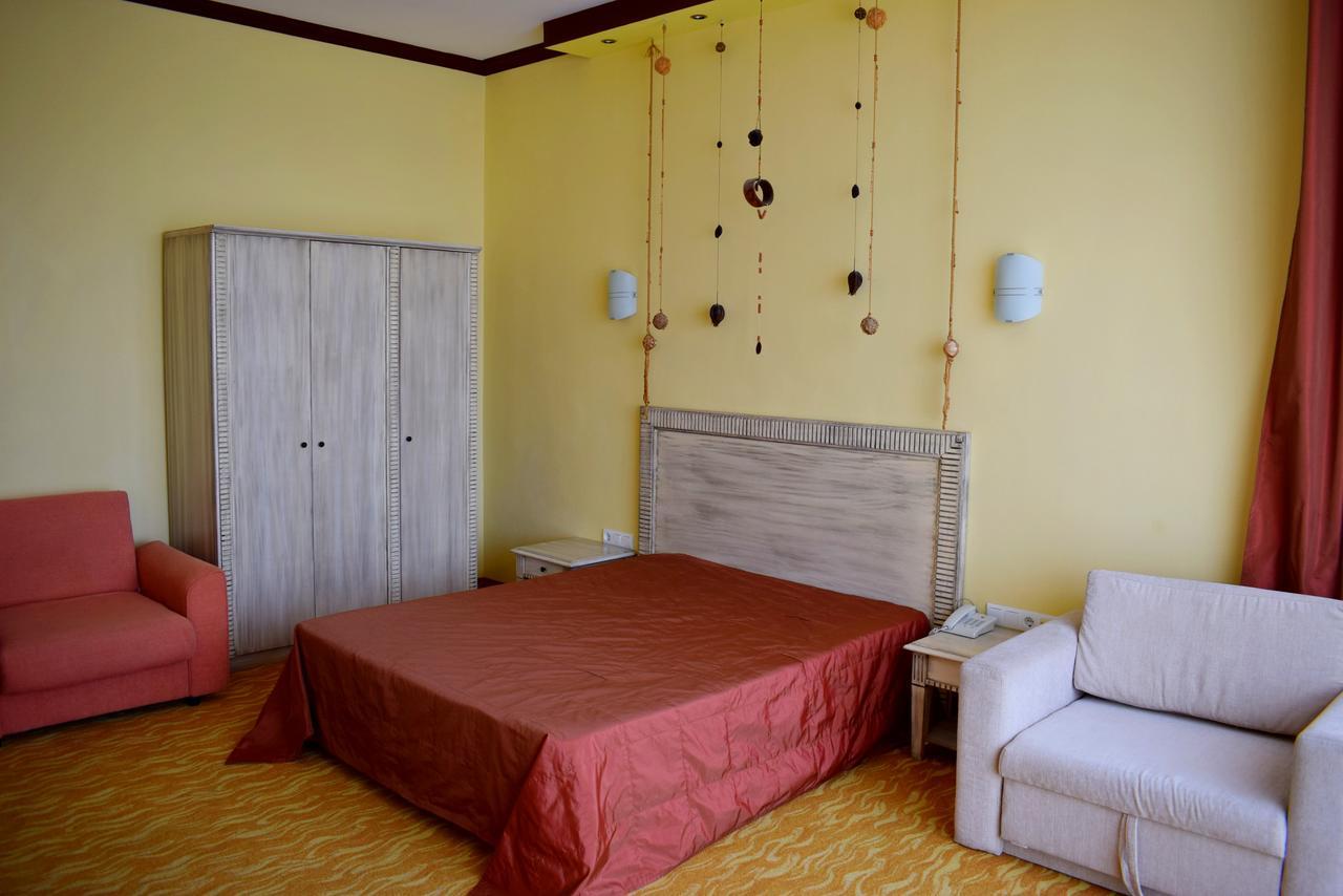 Brigantina Beach Hotel Golden Sands Exterior photo